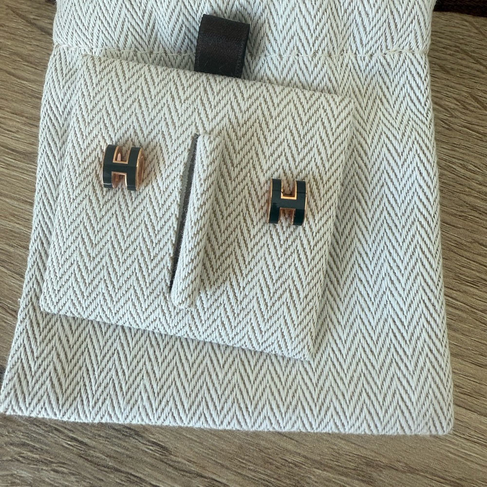 Hermes Elegant Deep green and rose gold H Earrings